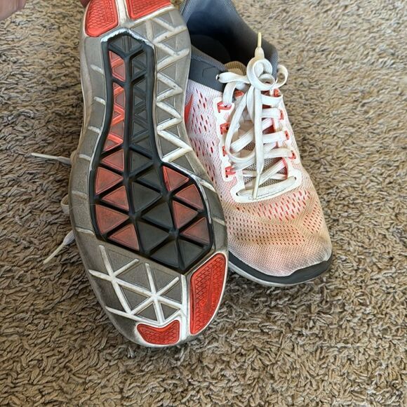 Women’s Nike athletic shoes 8 - Picture 3 of 4